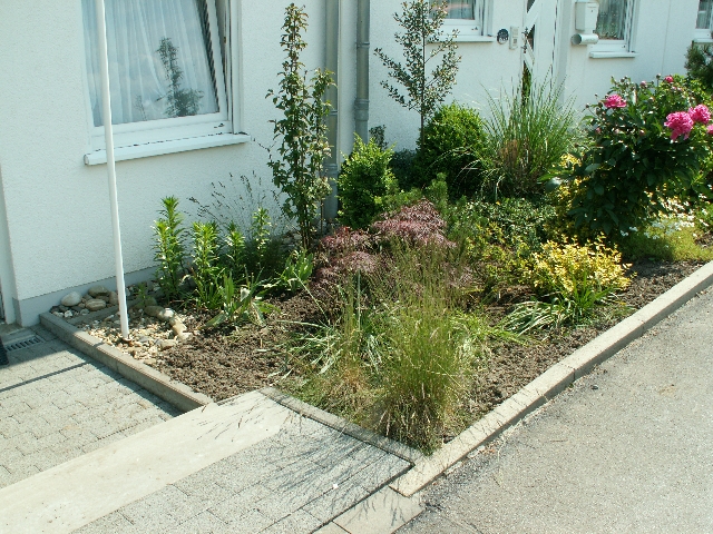 vorgarten_01a.jpg, 386.34 KB, 16.08.2009 / 16:24:58